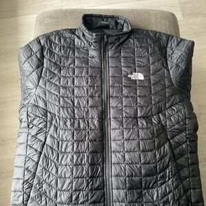The North Face Men’s Black Quilted Lightweight Puffer Jacket